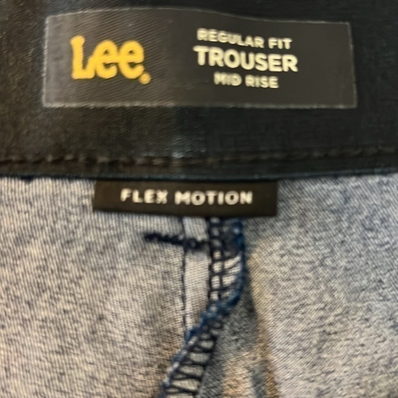 Lee Regular Fit Mid Rise Trouser Flex Motion Dark Blue Womens Size 10 Short - Picture 3 of 7